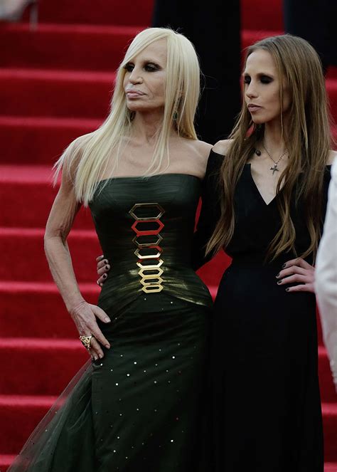 molletta versace|allegra versace.